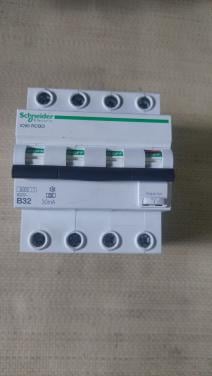 Schneider  Aardlekautomaat