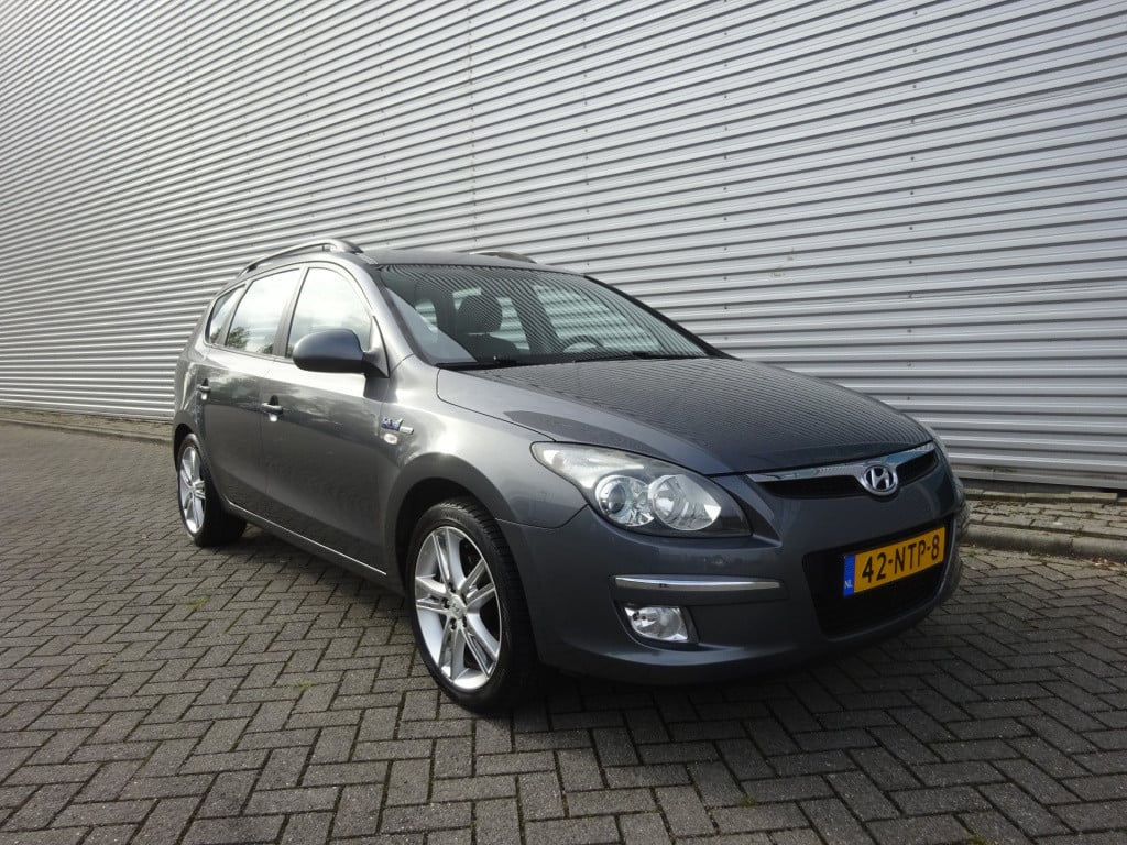 Hyundai I 30 cw 1.6i blue dynamic leder / climate control / lm velgen