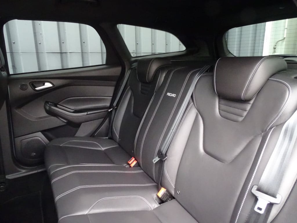 Ford Focus wagon 2.0 st-3 250pk | camera | recaro | 19"