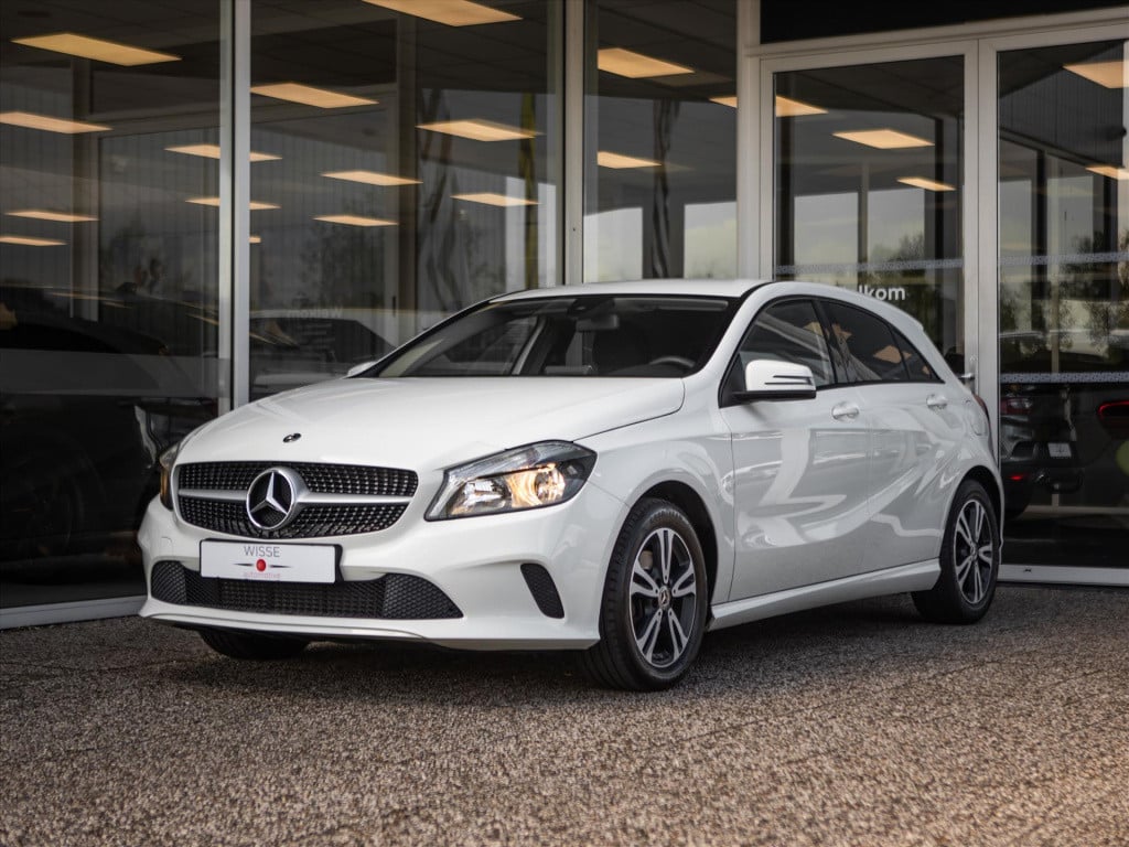 Mercedes-Benz A-Klasse a160 102pk business | navigatie | trekhaak | cruise 