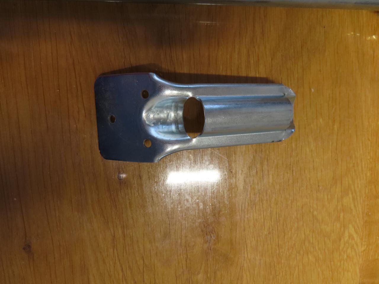 Vlaggestok, demontabel €.10,00 3 delig met muursteun En handvat, Lengte: