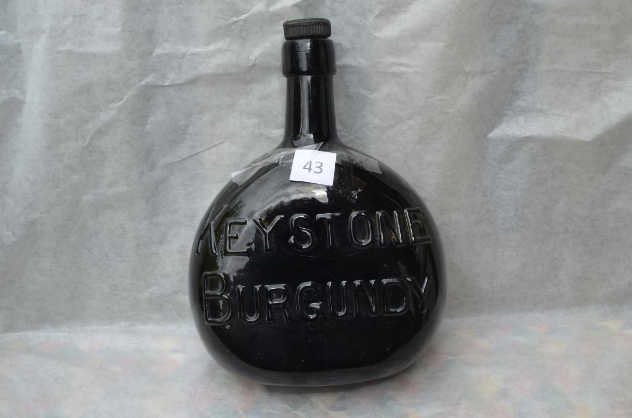 Keystone Burgundy oude decoratieve Austr. wijnflessen 19e eeuws