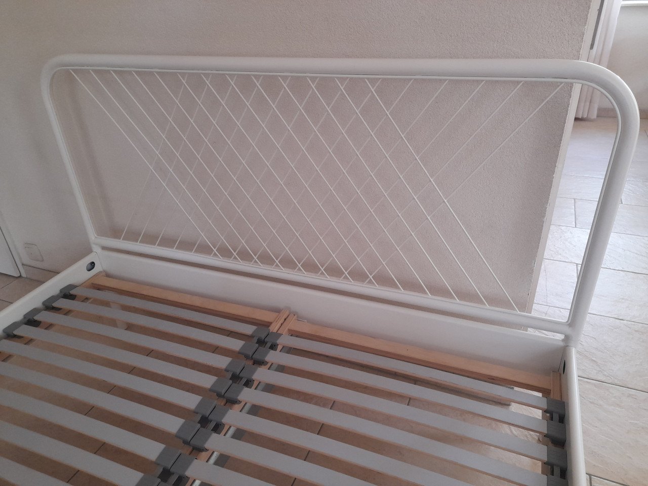 140 x 200 Metalen Bed (in goede staat )