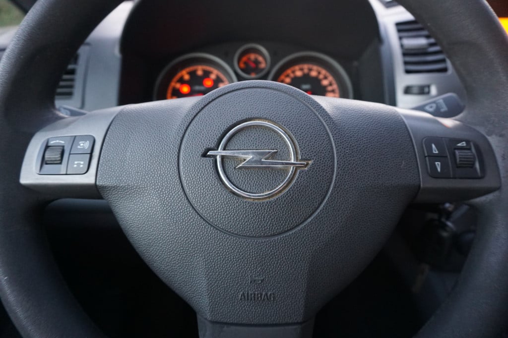 Opel Zafira 1.8 executive 7-persoosn / airco / navi / cruise / elektr. rame