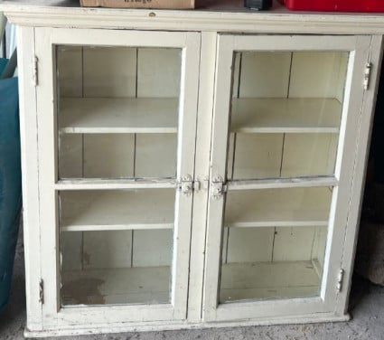 Oude vitrine kast