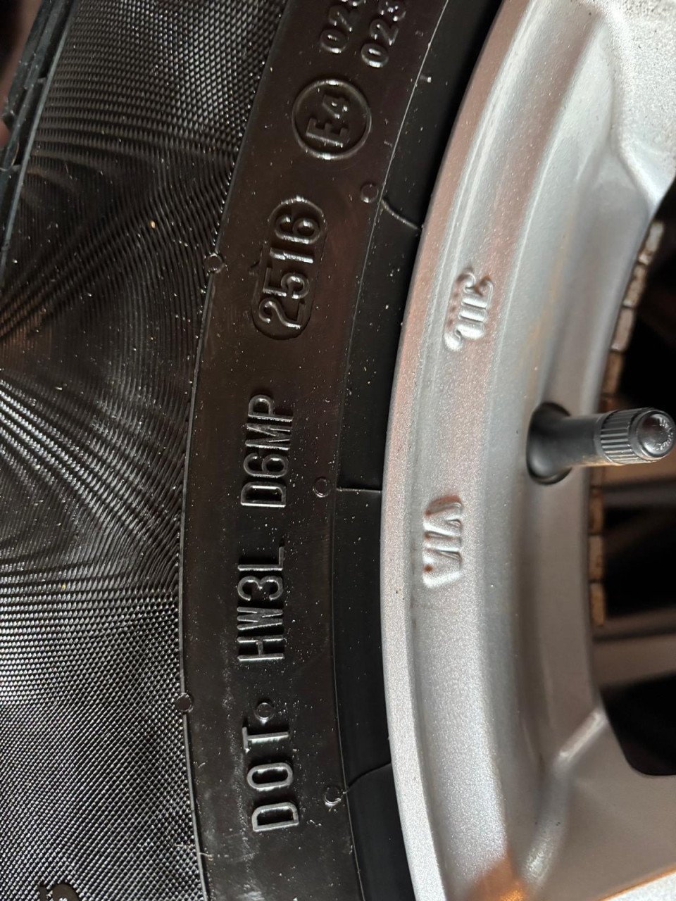235/55/R18 H winterbanden met 18 inch velgen