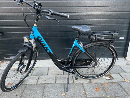 Giant Easy E maat M 400 WH  keurige fiets