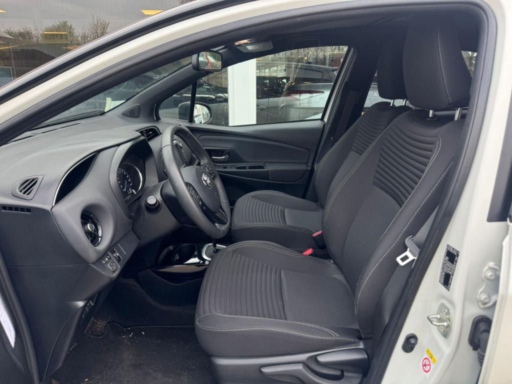 Toyota Yaris 1.5 hybrid bi-tone plus
