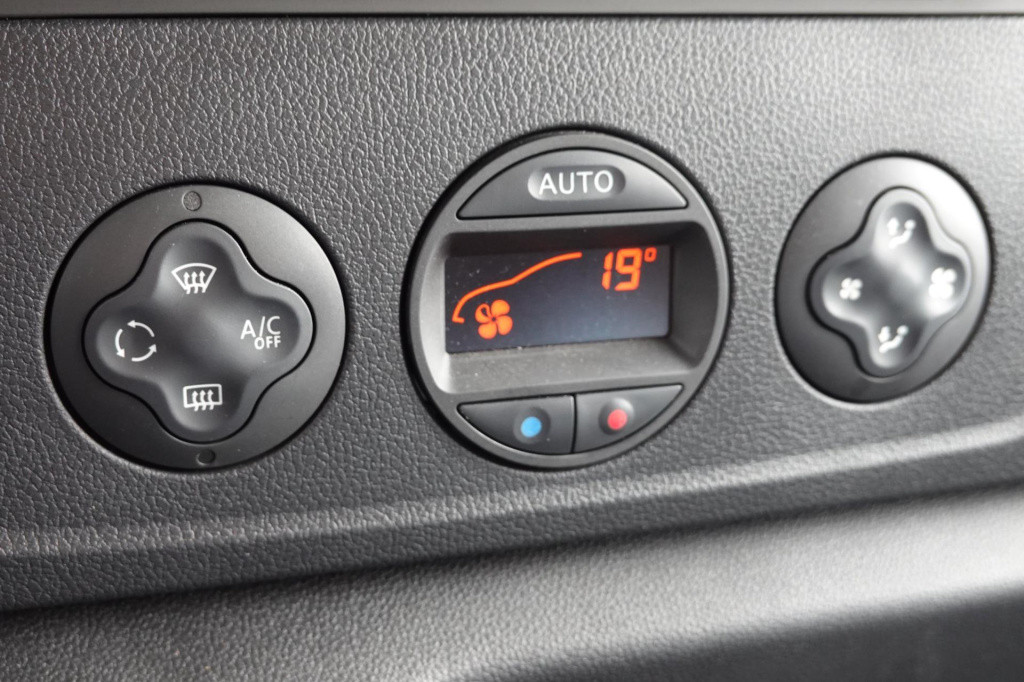 Renault Master t33 2.3 dci 135 l2h2 met laadklep