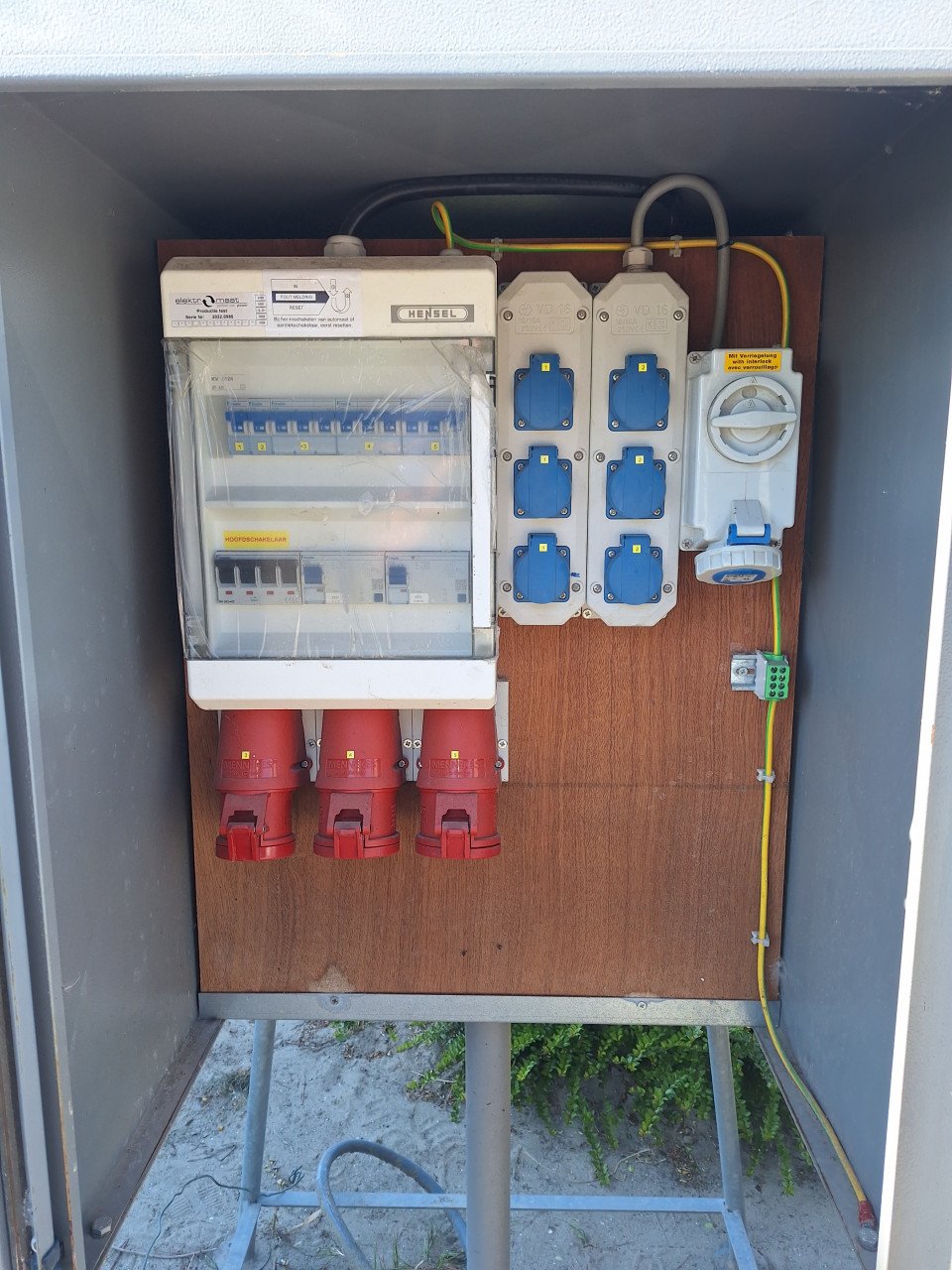 Bouwmeterkast en waterput