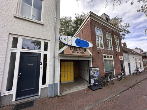 Te koop ruime garage centrum Middelburg met mogelijkheid tot wonen.
