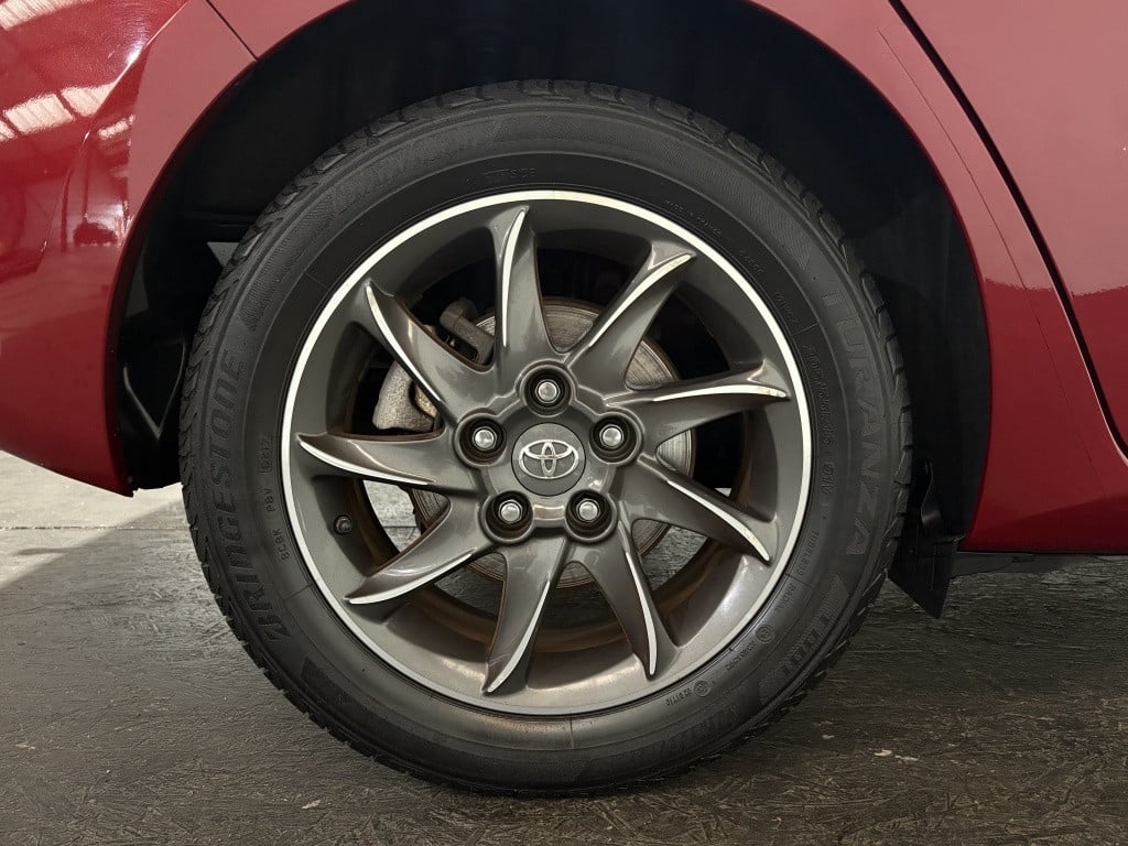 Toyota Auris 1.2t volcano edition