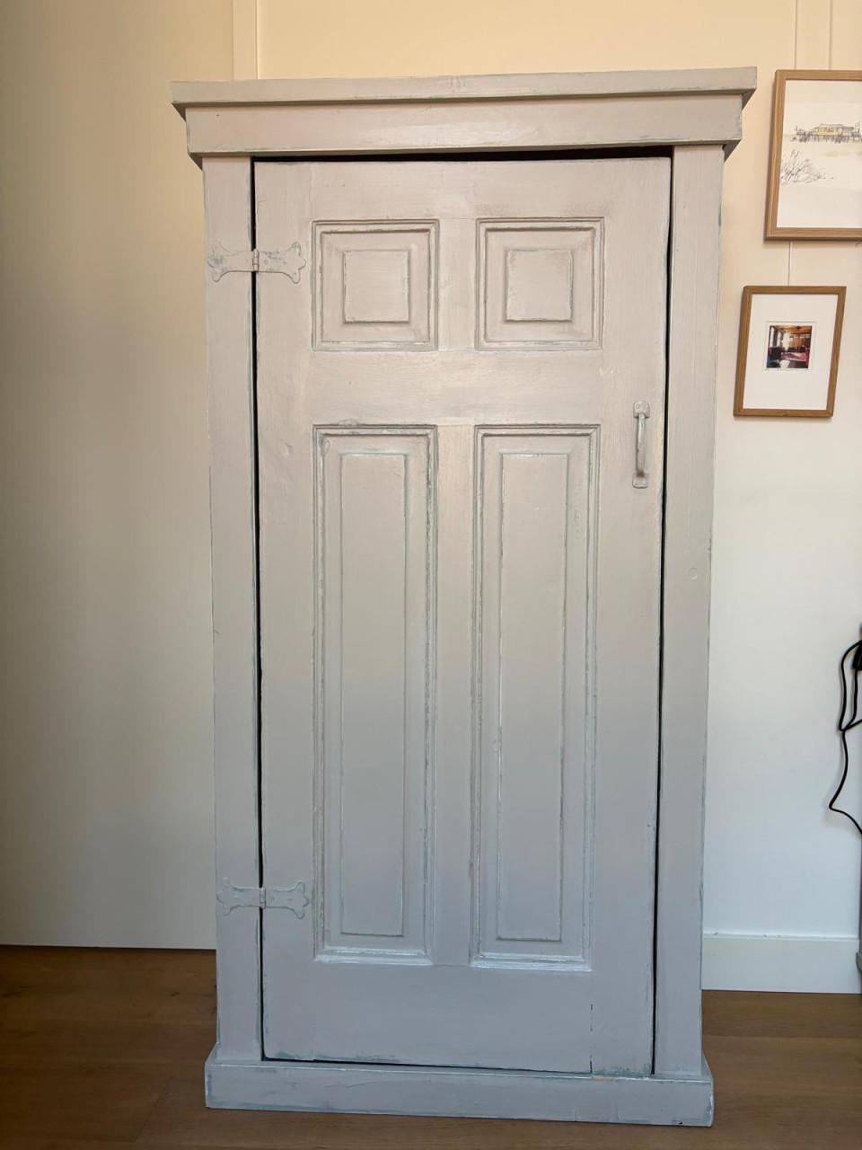 Massief houten (kleding) kast