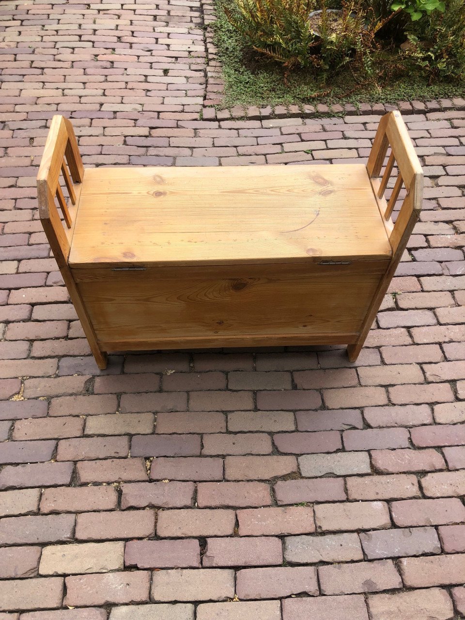 Grenenhout bankje.
