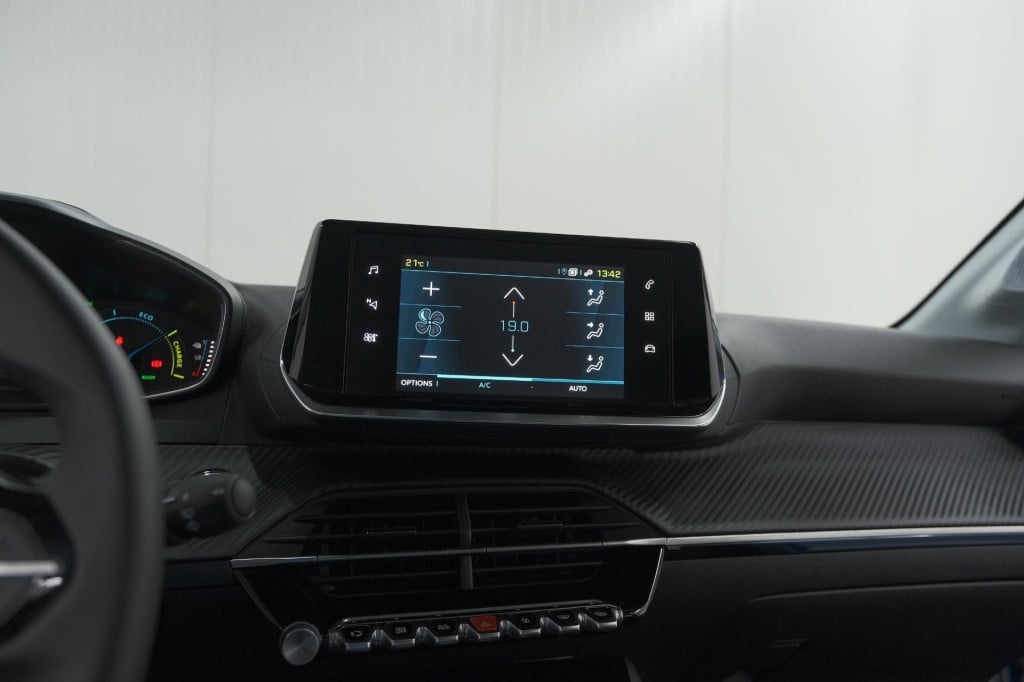 Peugeot 208 ev active 50 kwh | navigatie | apple carplay | climate control