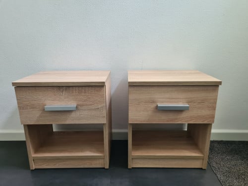 2x nachtkastje