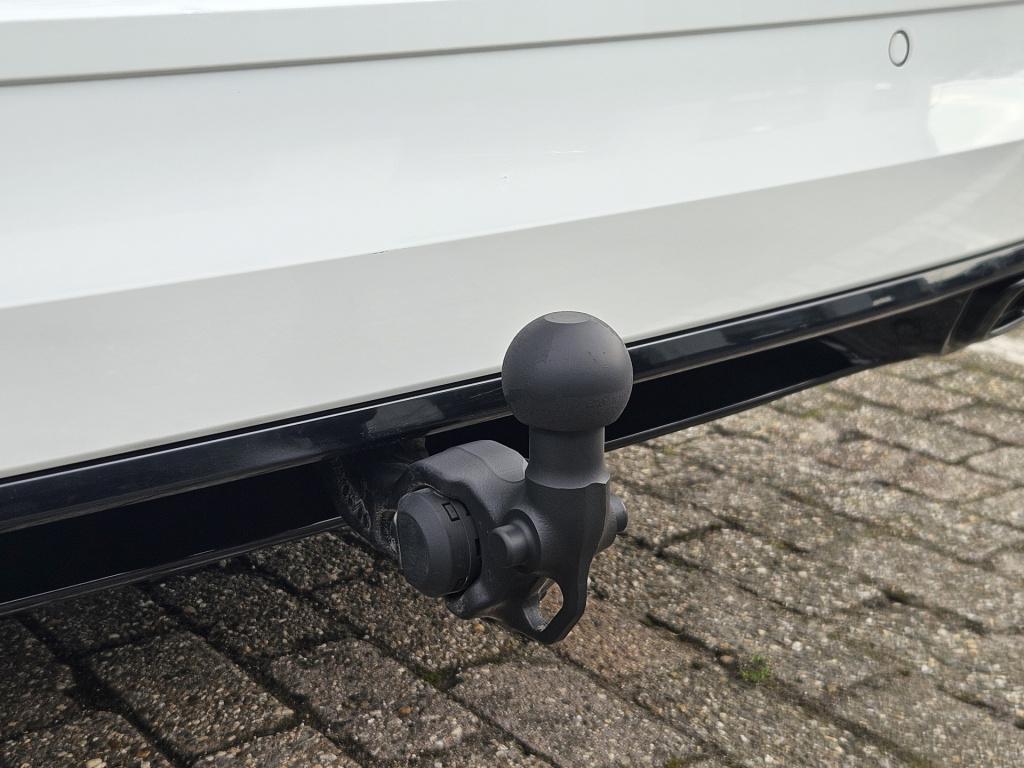 Volkswagen Golf variant 1.5 etsi r-line business+ | pano | elek. trekhaak |