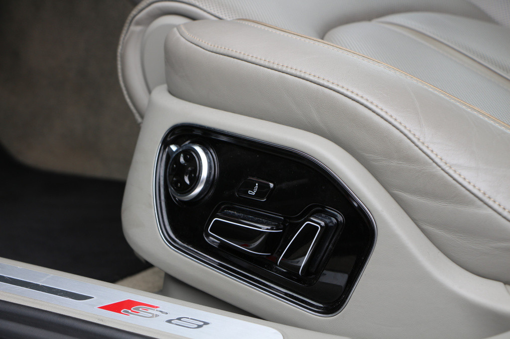 Audi S8 4.0 tfsi s8 plus quattro *keramisch *design selection