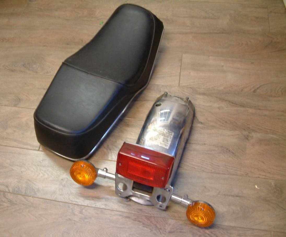 Tellerset cb  achterspatbord met knipper bollen en achterlicht  nieuw zadel