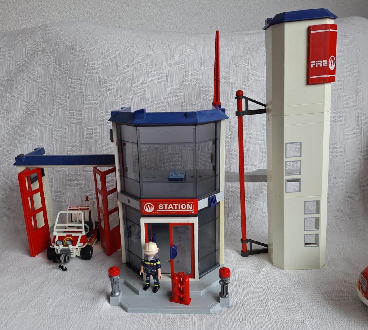 KOOPJE! Grote set Brandweer Playmobil kazerne en voertuigen etc