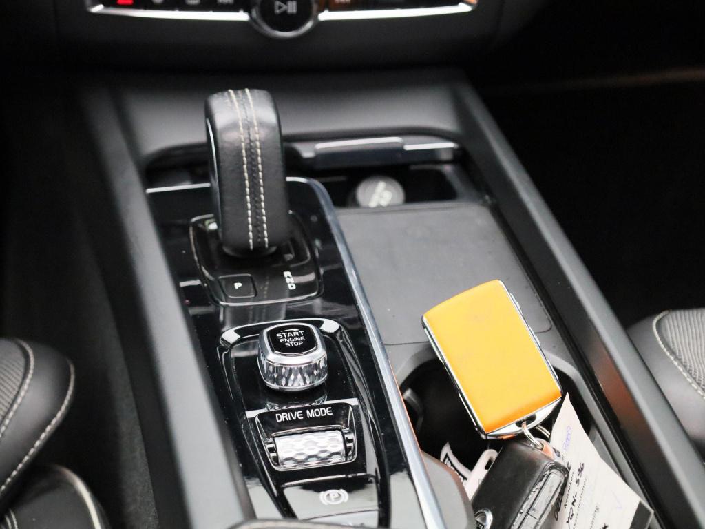 Volvo XC60 t6 recharge geartronic r-design automaat | panorama dak | naviga