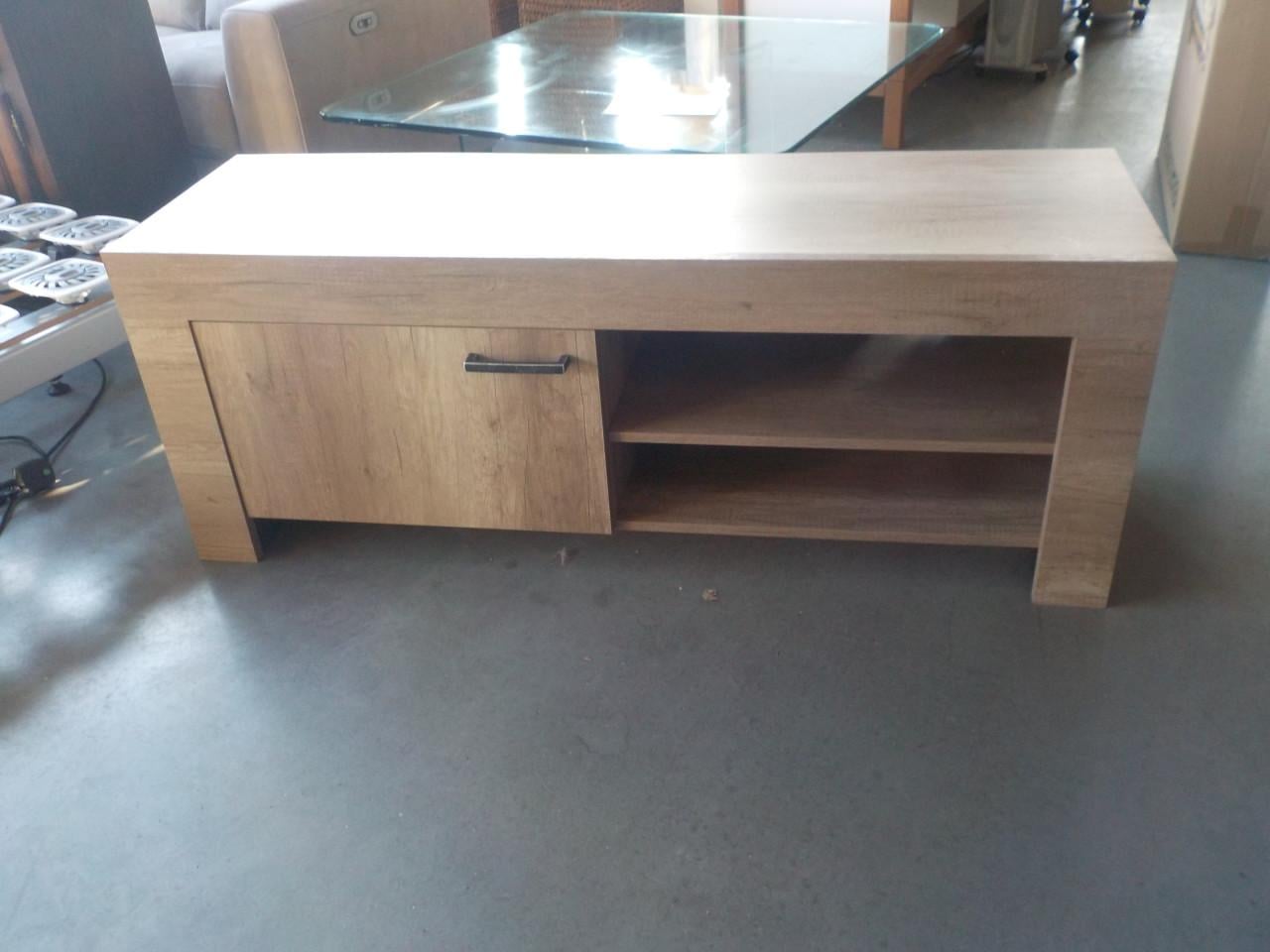 Tv meubel in zeer goede staat ( behalve de zijkant ) opruimprijs