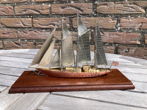 Prachtig model van zeilschip de Eendracht ambachtelijk gemaakt in koper/mes