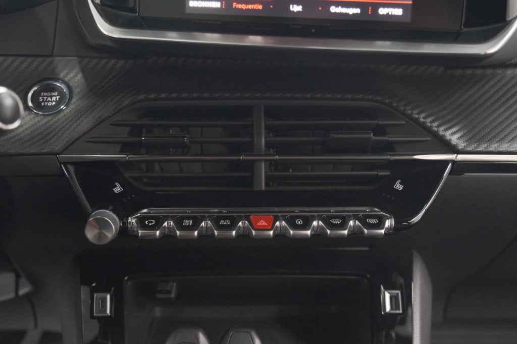 Peugeot 2008 puretech 130 gt-line | trekhaak | camera | apple carplay | par