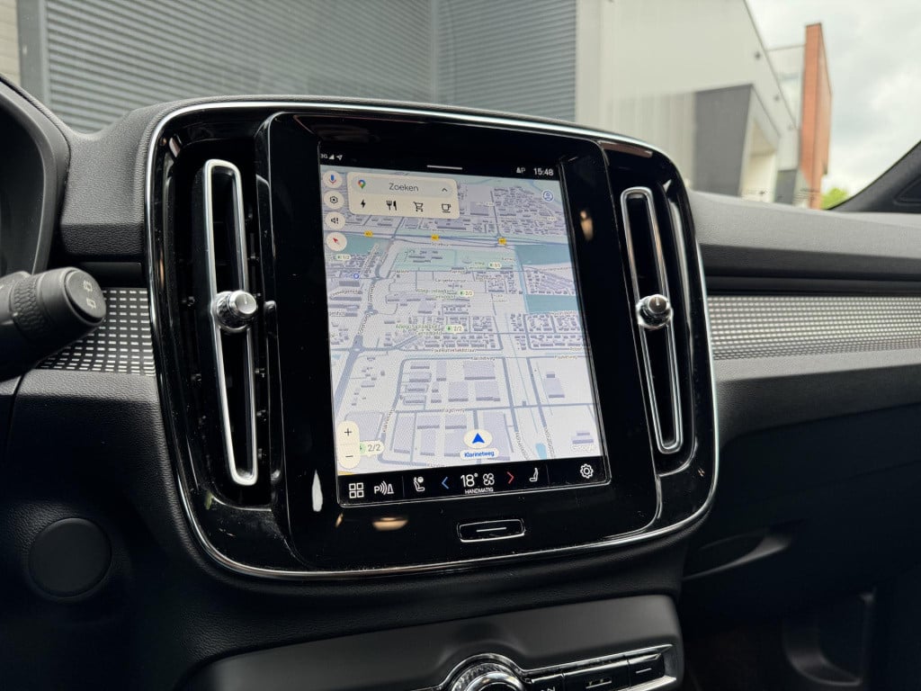 Volvo XC40 recharge p8 awd r-design 408pk | trekhaak uitklapbaar | navigati