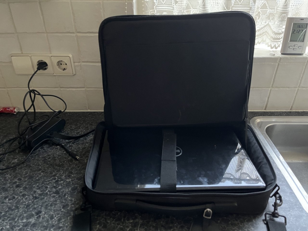 Dell Inspiron 1764 i3-330M 4Gb 17,3" met tas  [voor een zak bolussen]