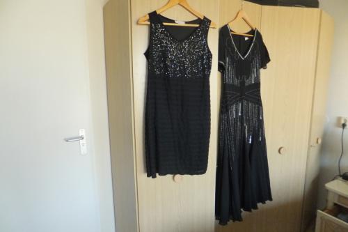 2  dames jurken