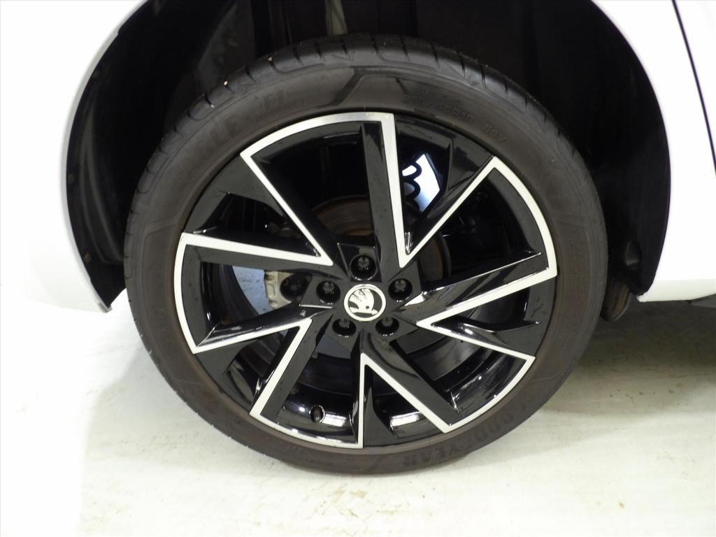 Skoda Kamiq 1.0 tsi greentech 110pk dsg-7 monte carlo