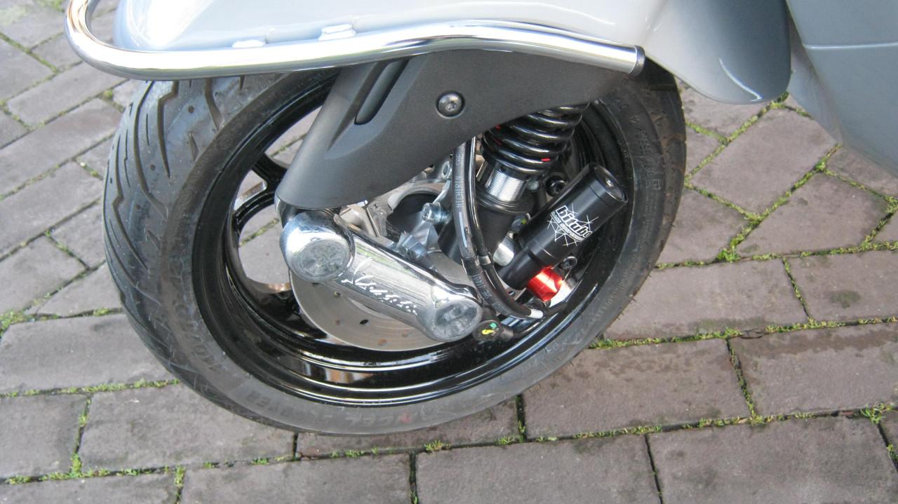 Z.G.A.N VESPA SPRINT COSTUM WEINIG 850 KM VOOR 3800 EURO