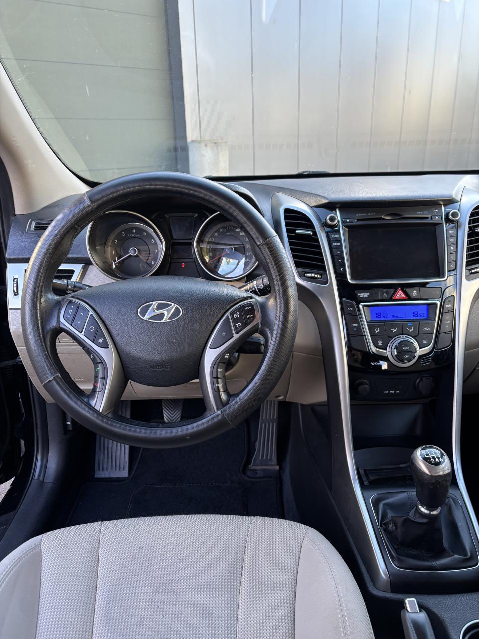 Hyundai i30 1.6 I Cvvt 5DR 2012 Zwart | NAP | NIEUWE APK!