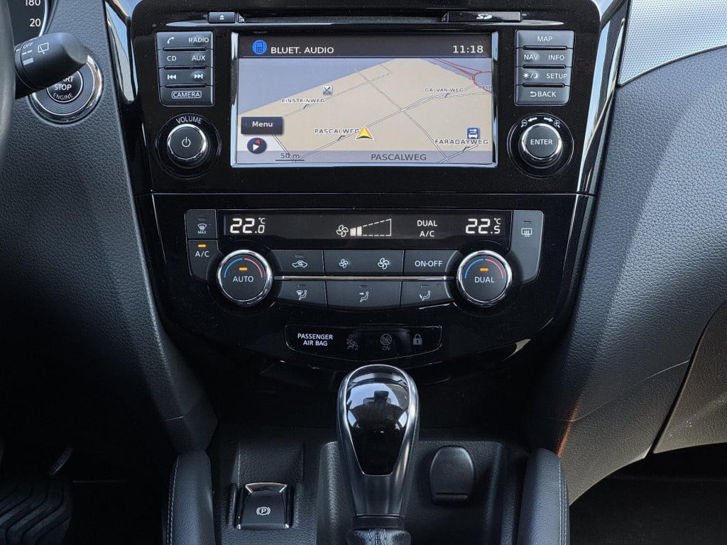 Nissan Qashqai 1.2 n-connecta design pack | panoramadak | navigatie | 360° 