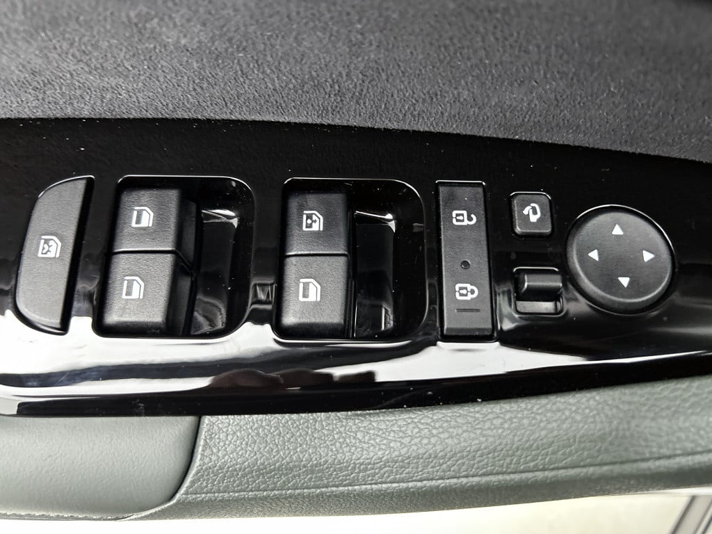 Kia Sportage 1.6 t-gdi hybrid dark edition | dark grey | stoelverwarming |
