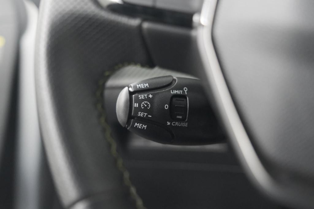 Peugeot 208 puretech 100 gt dark edition | camera | navigatie | apple carpl