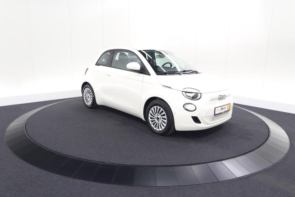 Fiat 500 urban 42 kwh | soh 96.8% | 3 fase laadfunctie | camera | apple car