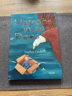 Nieuw (ongelezen) boek Matroos in de doos van Daphne Deckers hardcover