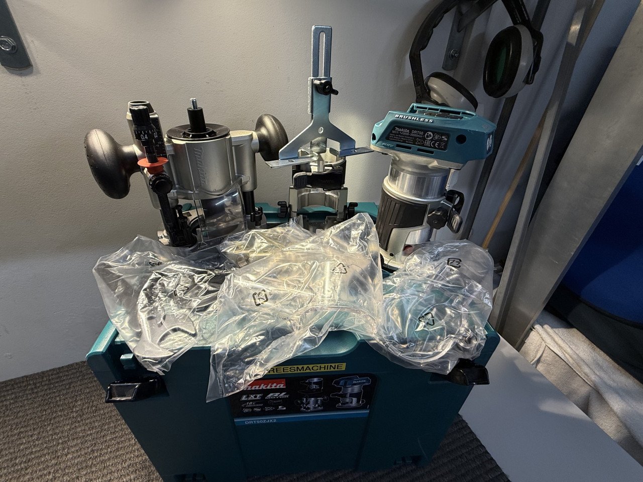 Makita Boven en Kantenfrees 18V