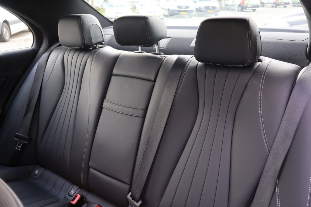 Mercedes-Benz E-Klasse 200 exclusive l airmatic luchtvering l panoramadak l