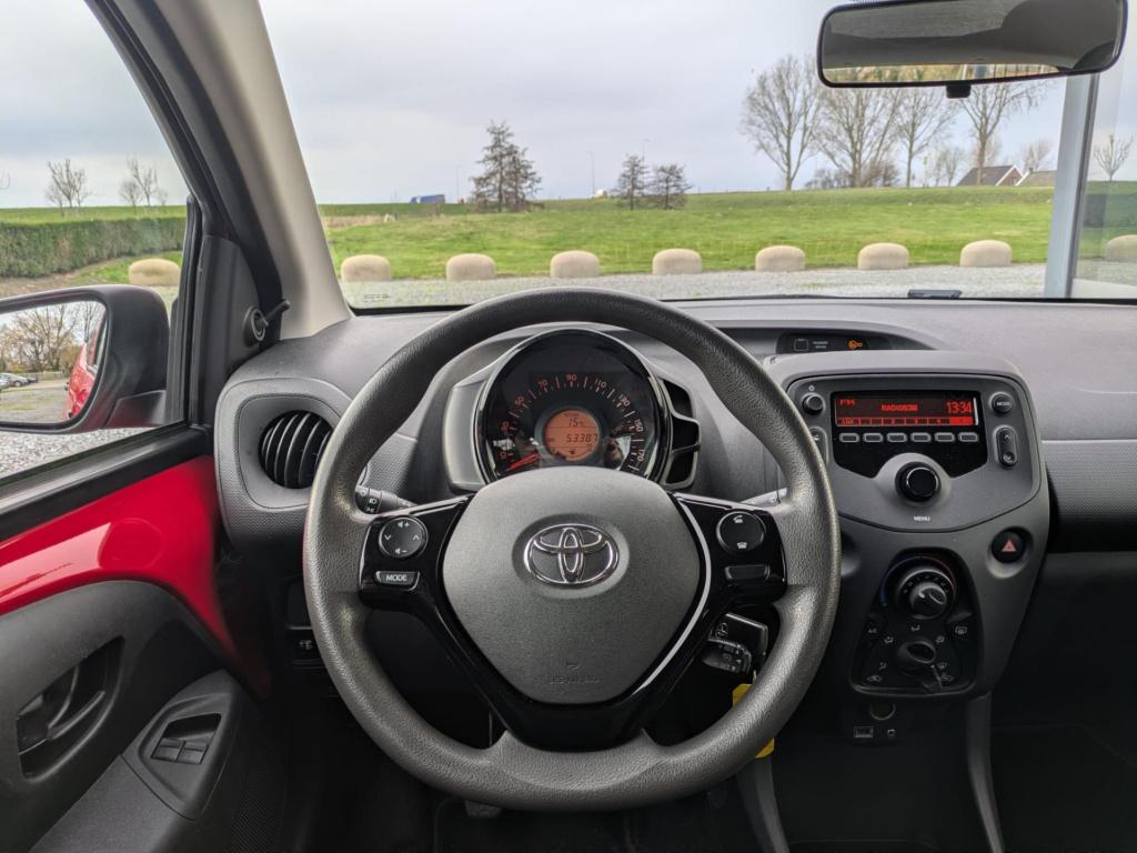 Toyota Aygo 1.0 vvt-i x-fun | airco | bluetooth