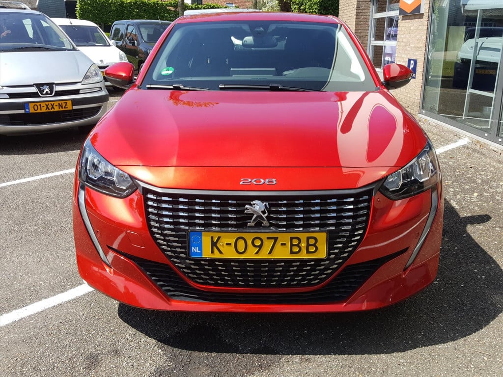 Peugeot 208 allure 1.2 puretech 100pk | 3d-navigatietomtom&bluetooth&dab+ |
