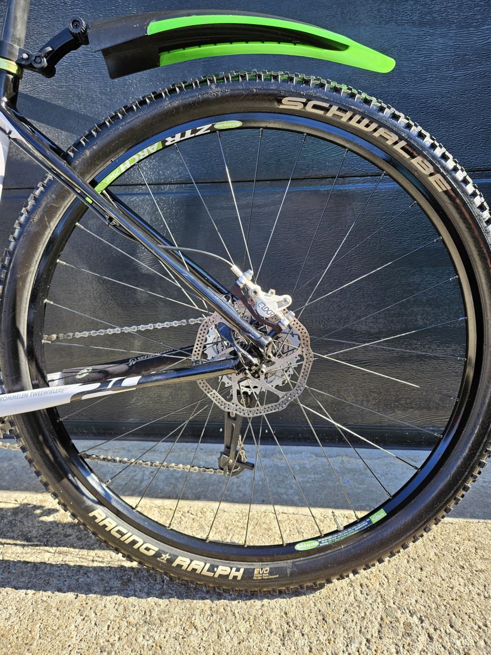 Cannindale Flash 29inch Lefty mountainbike.