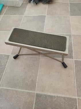 *GRATIS* - Gitaarvoetensteun met antislip - (zolderopruiming)