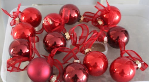 Set van12 rode glazen kerstballen