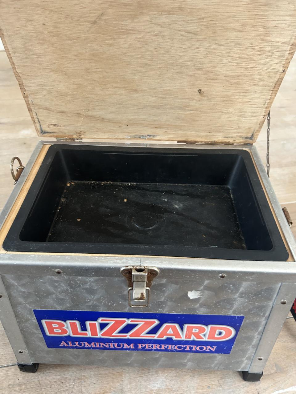Te koop in goede en complete staat viskist