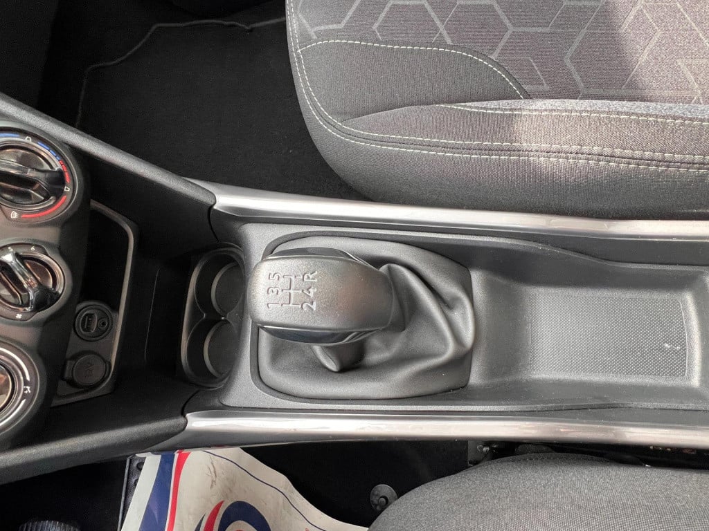 Peugeot 2008 1.2 puretech blue lion
