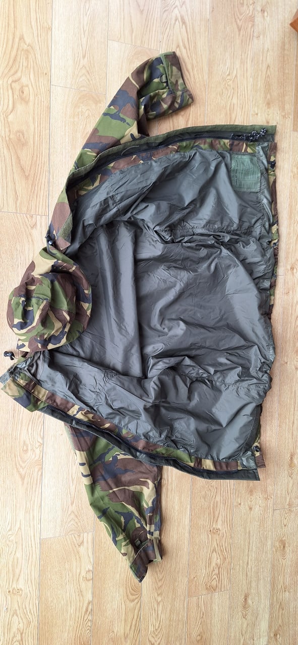 KL Camouflage Parka Waterdicht met capouchon Maat M 38-40 Jagerskleding