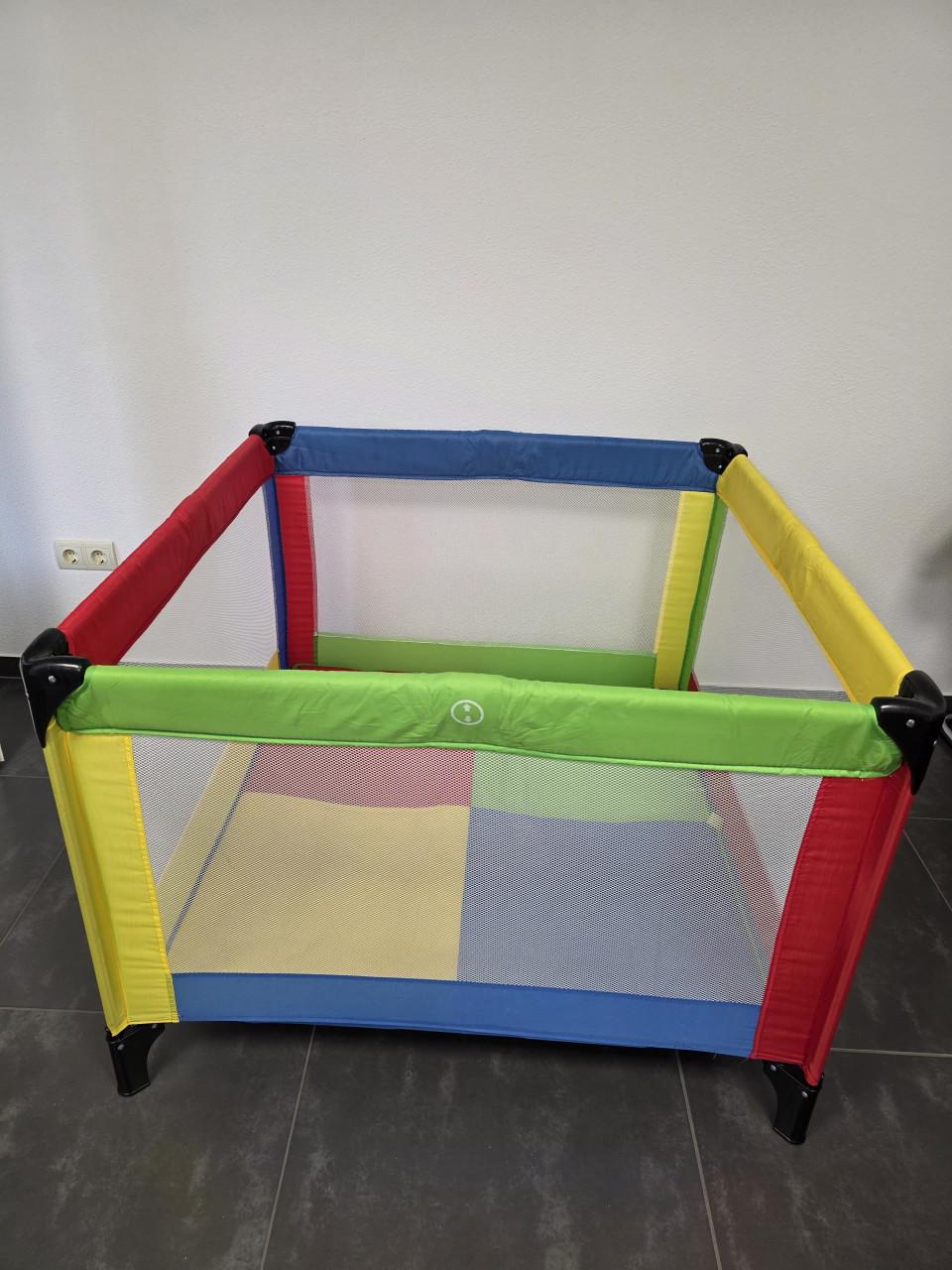 Kleurrijke opvouwbare baby box mamaloes